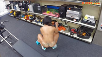 Gym trainer pawns her pussy and fucked