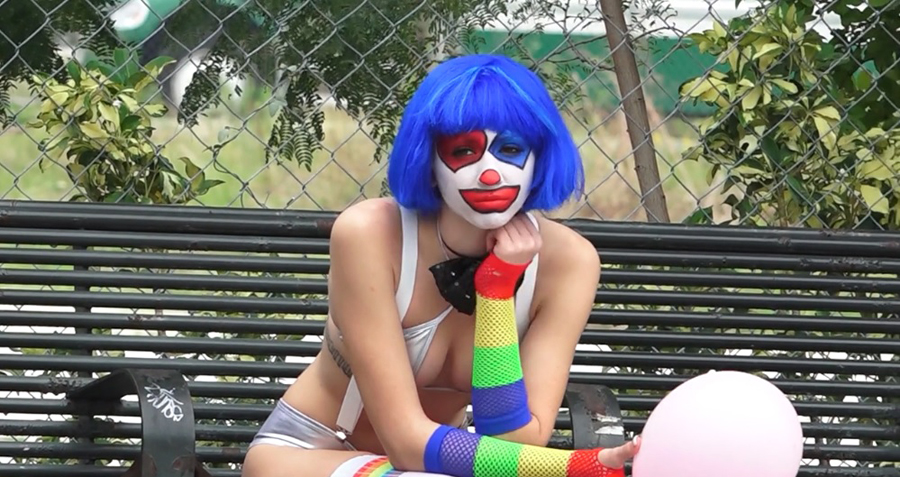 Super sexy clown gets picked up and fucked along the way - vikiporn.com