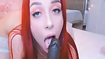 Red Hair Woman Shows Pussy On Live Cam